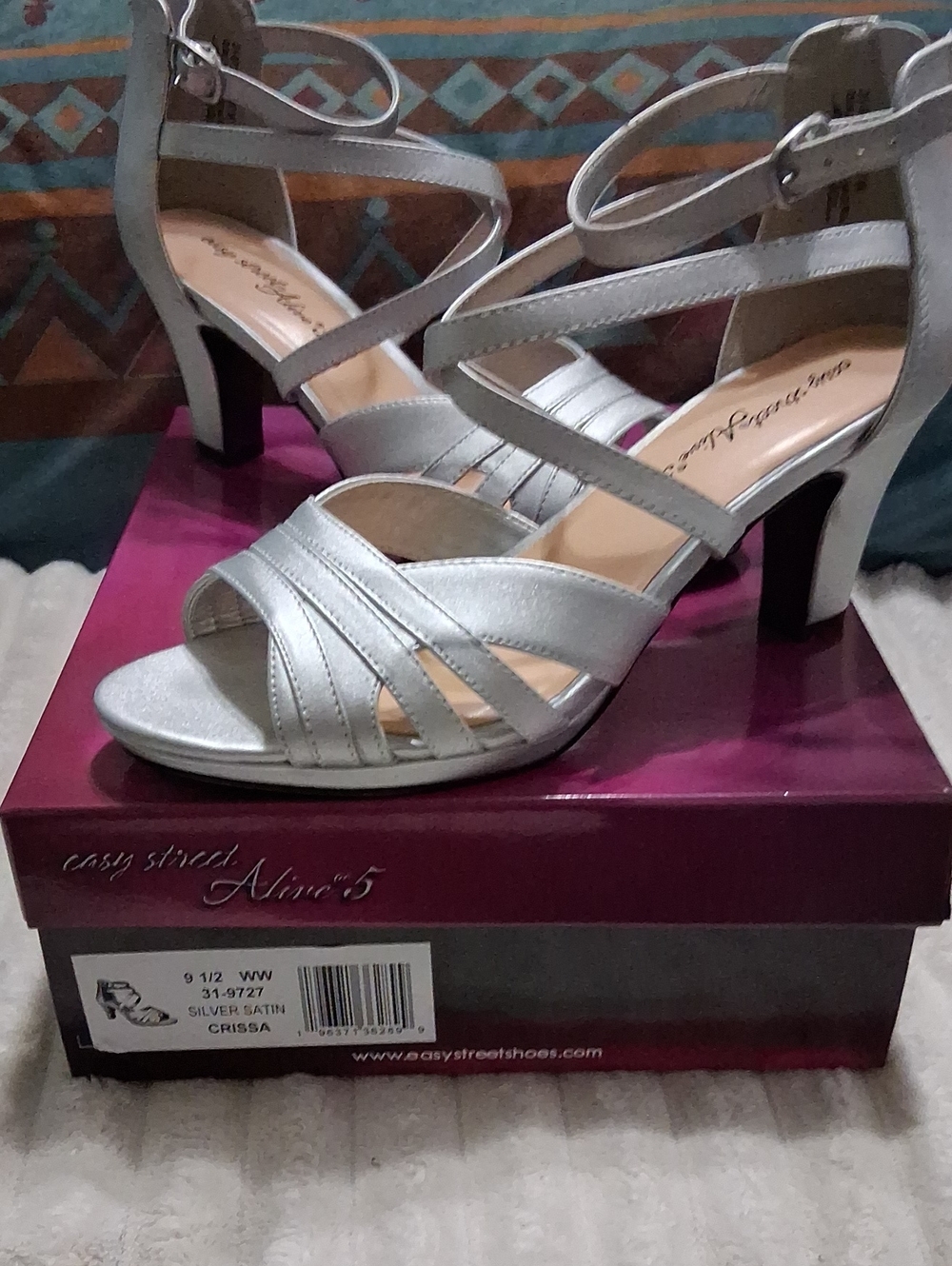easy street "Crissa" Silver Satin Strappy Sandals 9.5WW Extra Wide